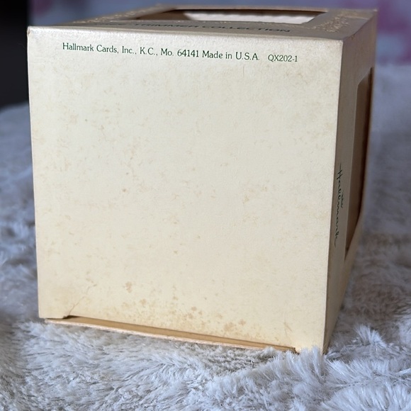 Vintage Hallmark Ornament for Granddaughter Christmas Unbreakable Satin 1980 - Picture 7 of 9